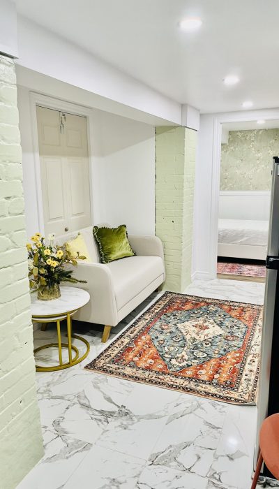 2 bedroom furnished apartment for rent in Toronto near Runnymede