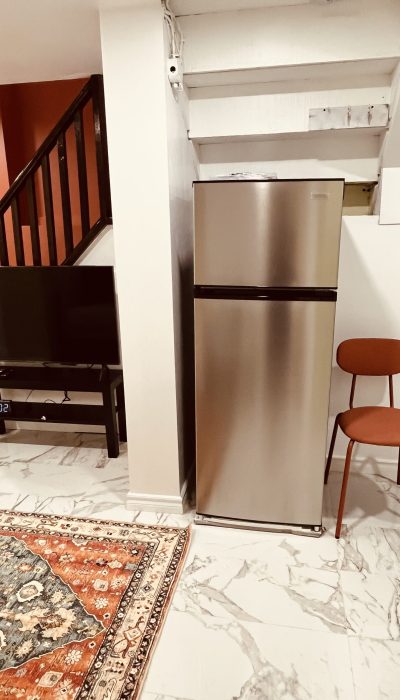 2 bedroom furnished apartment for rent in Toronto near Runnymede