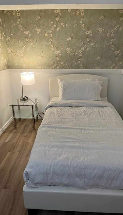 2 bedroom furnished apartment for rent in Toronto near Runnymede