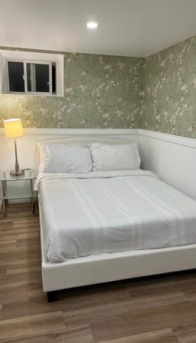 2 bedroom furnished apartment for rent in Toronto near Runnymede