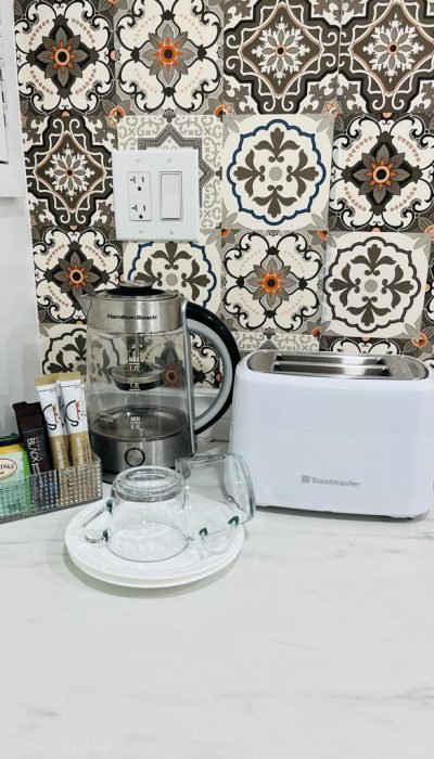 2 bedroom furnished apartment for rent in Toronto near Runnymede